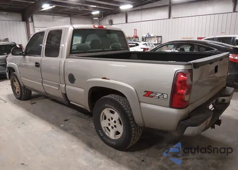 2003 Chevrolet Silverado 1500 Ls z USA, uszkodzony, nr VIN 2GCEK19T931313298